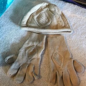 Banana republic matching hat and mitten set